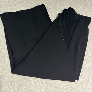 Lululemon On The Fly wide leg pants - Size 6